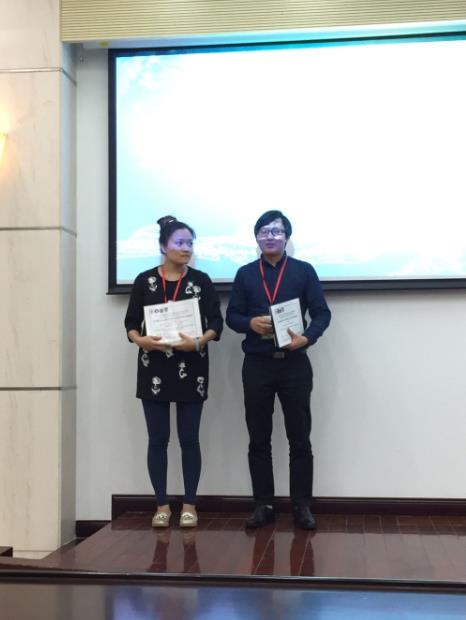 图像团队成员夏雪（攻读博士）与图像团队毕业生高永彬（现在在韩国全北国立大学攻读博士学位）获奖合影