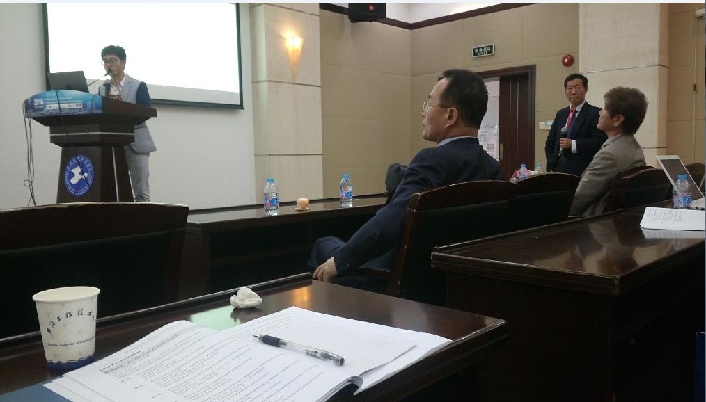 图像团队2016年毕业生万伟国（现在韩国全北国立大学攻读博士学位）会议中做成果展示