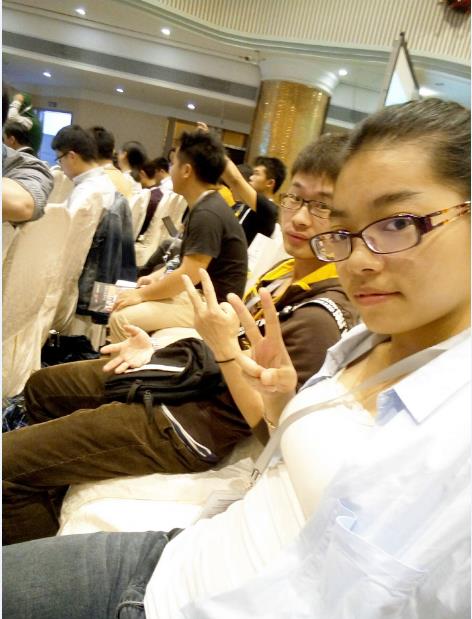 图像团队成员丁敏、张驰、鄢杰斌在VALSE 2016会议现场